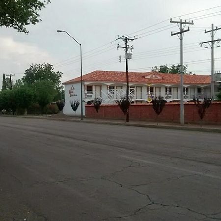 Hotel Dublan Inn Nuevo Casas Grandes Екстер'єр фото